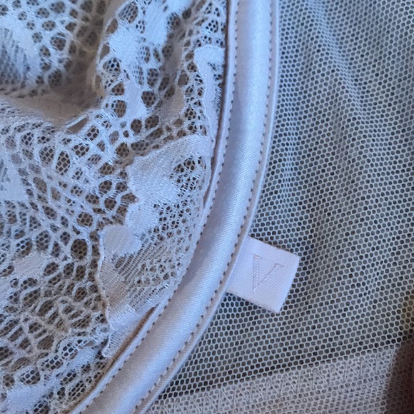 Victoria’s Secret Bra - Picture 5 of 6